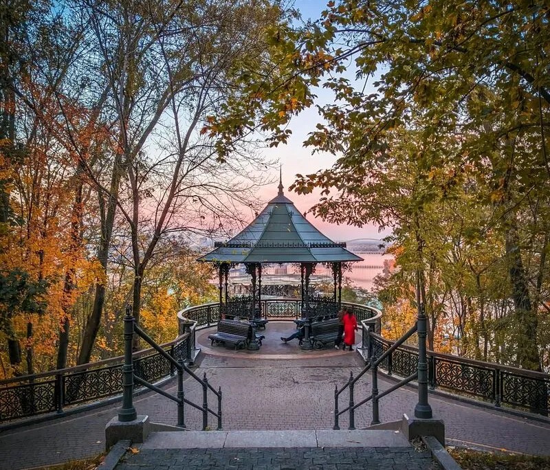 Осінні локації Києва: атмосферні місця для прогулянок, кави та фото