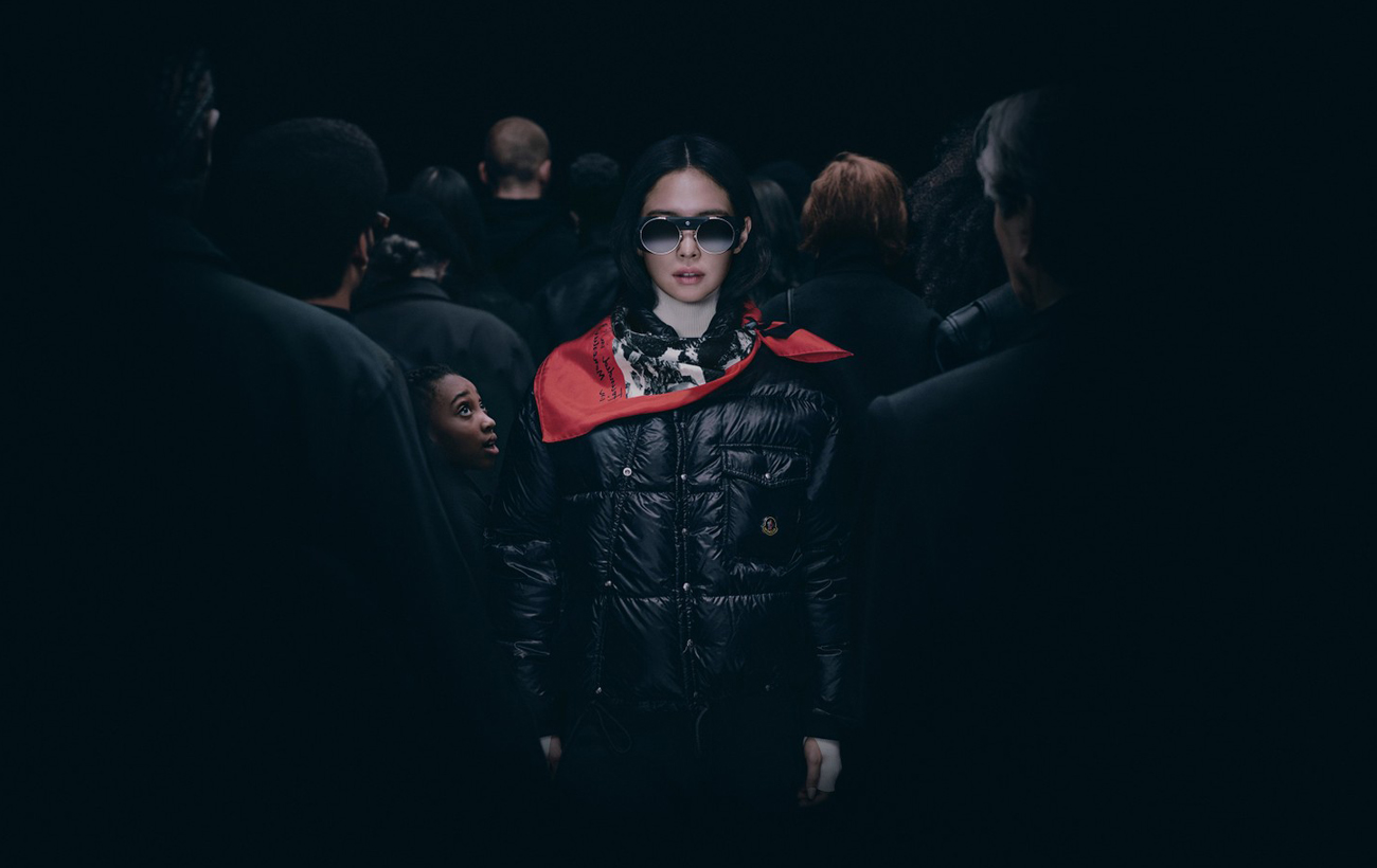 Легенды музыки и культовые пуховики: Moncler объединил звезд в новой коллекции