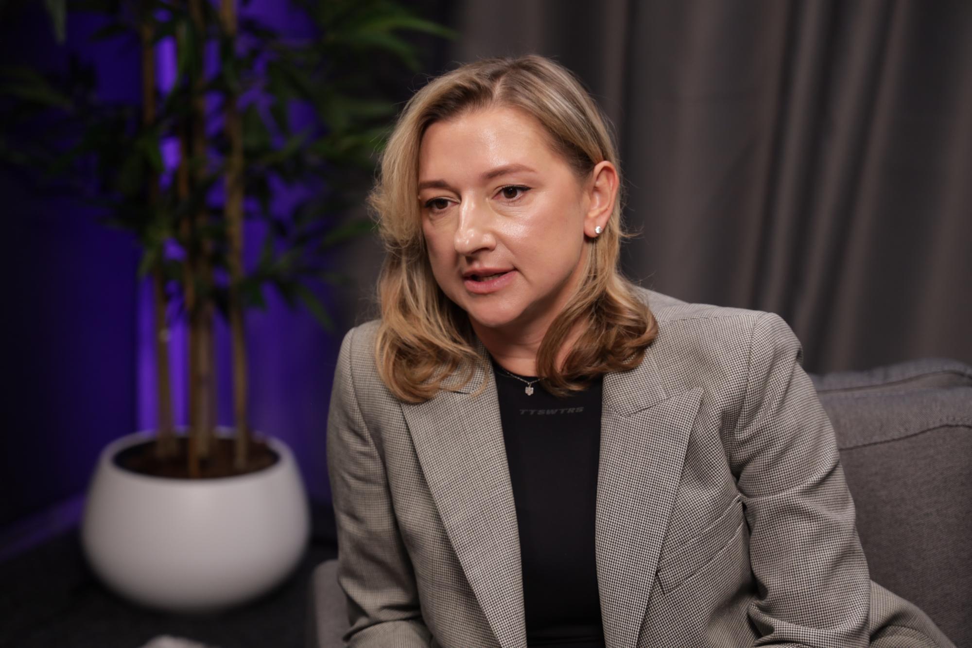 "Иммунитета от разводов не существует". Елена Борисова о жизни на две страны, воспитании пятерых детей и кризисах в ресторанном бизнесе