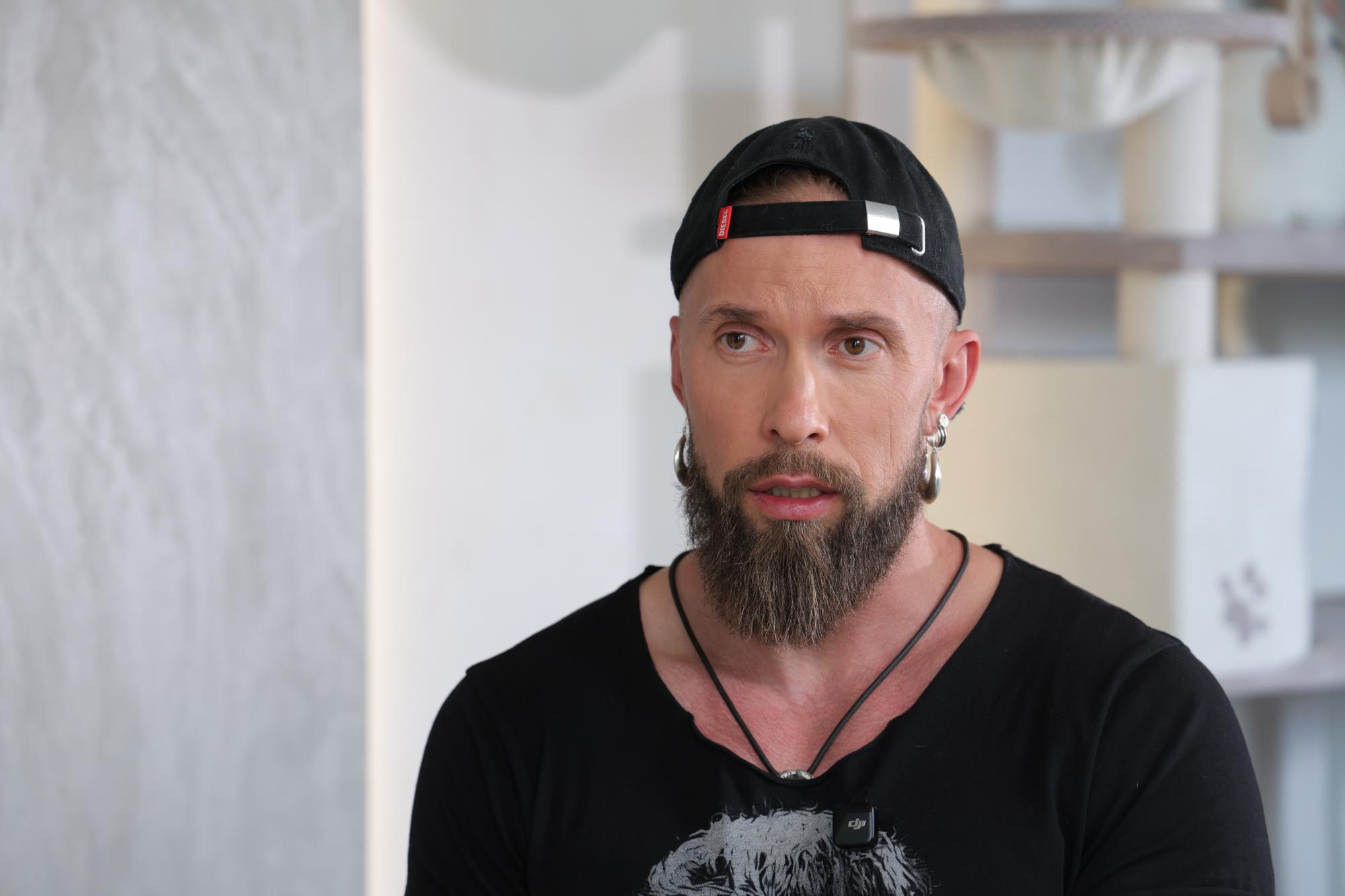"Я был мальчиком". Алексей Суровцев об изменах, заработках, эротических танцах и спасении животных