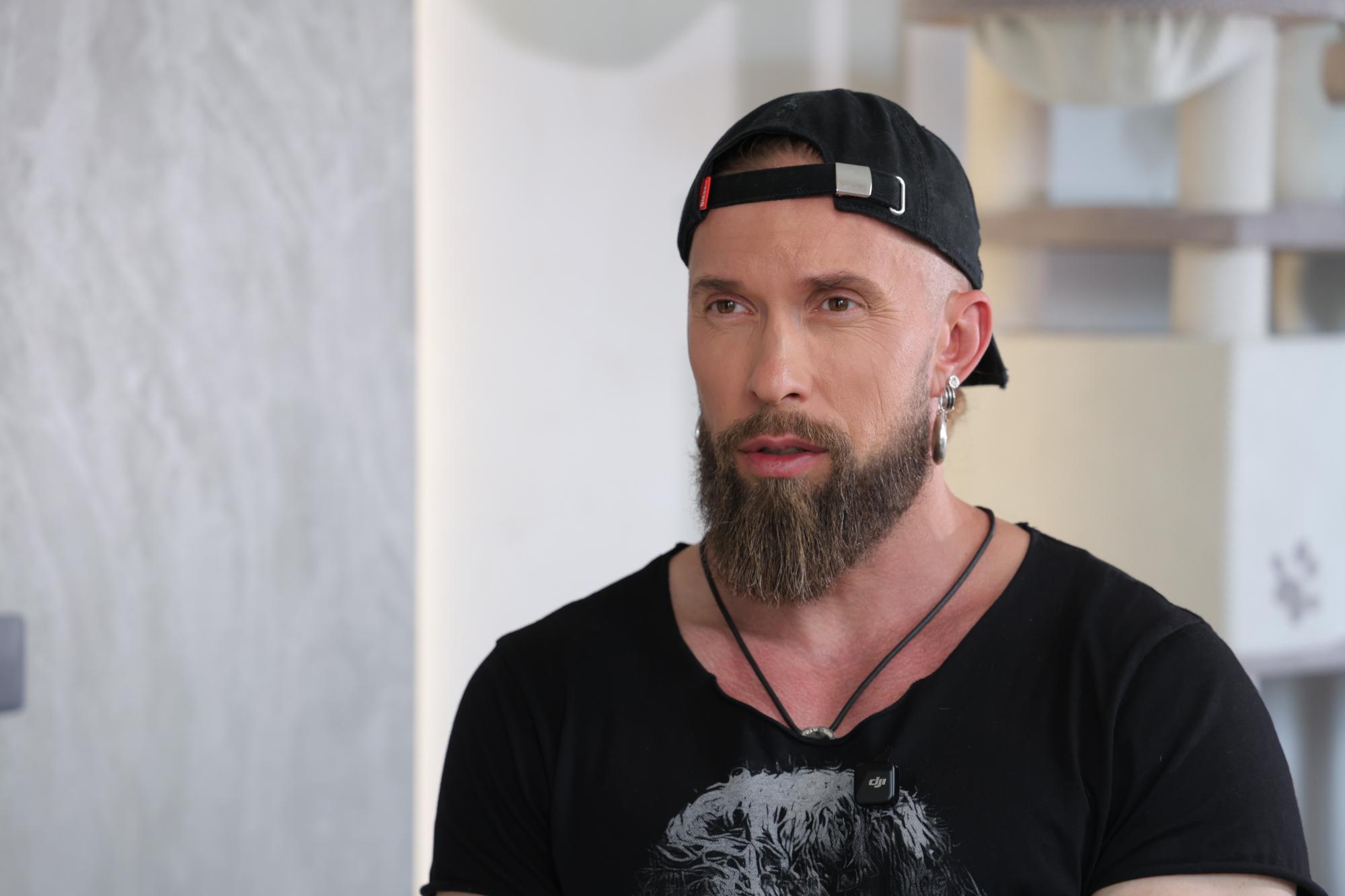 "Я был мальчиком". Алексей Суровцев об изменах, заработках, эротических танцах и спасении животных