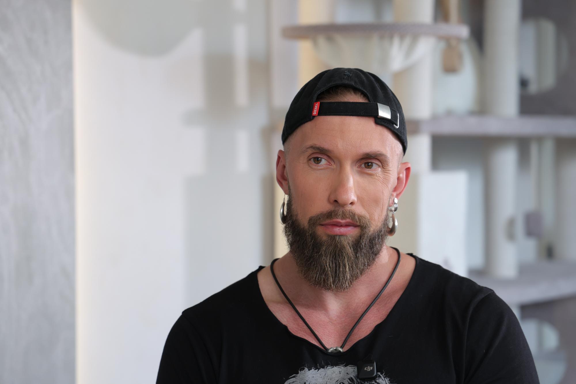 "Я был мальчиком". Алексей Суровцев об изменах, заработках, эротических танцах и спасении животных