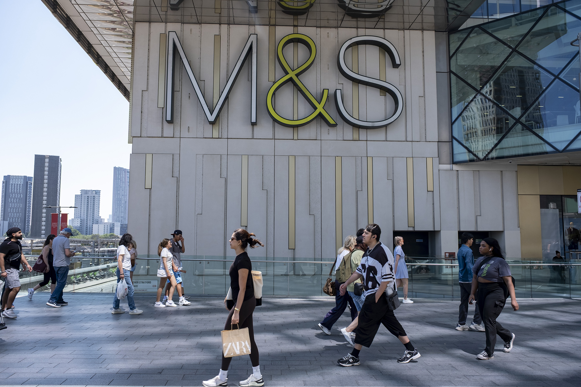 От британского массмаркета к большому подиуму: M&amp;S дебютировал на London Fashion Week
