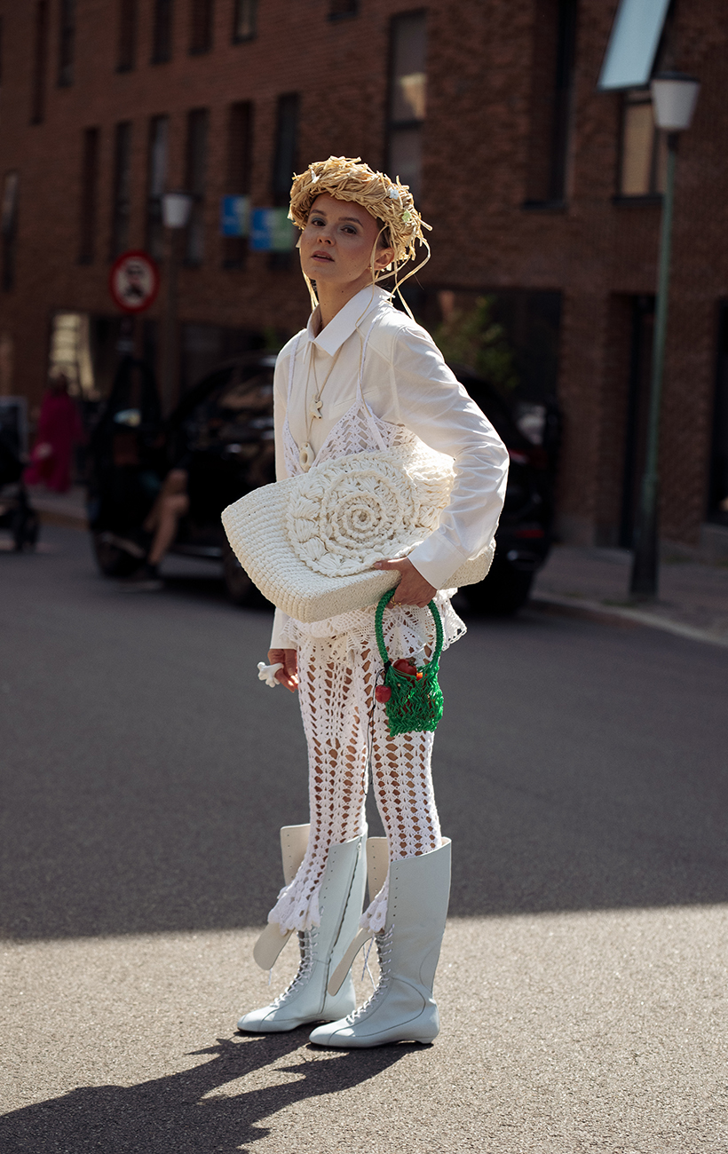 Бахрома, оверсайз та яскраві принти:  головні street style тренди від гостей Тижня моди в Копенгагені