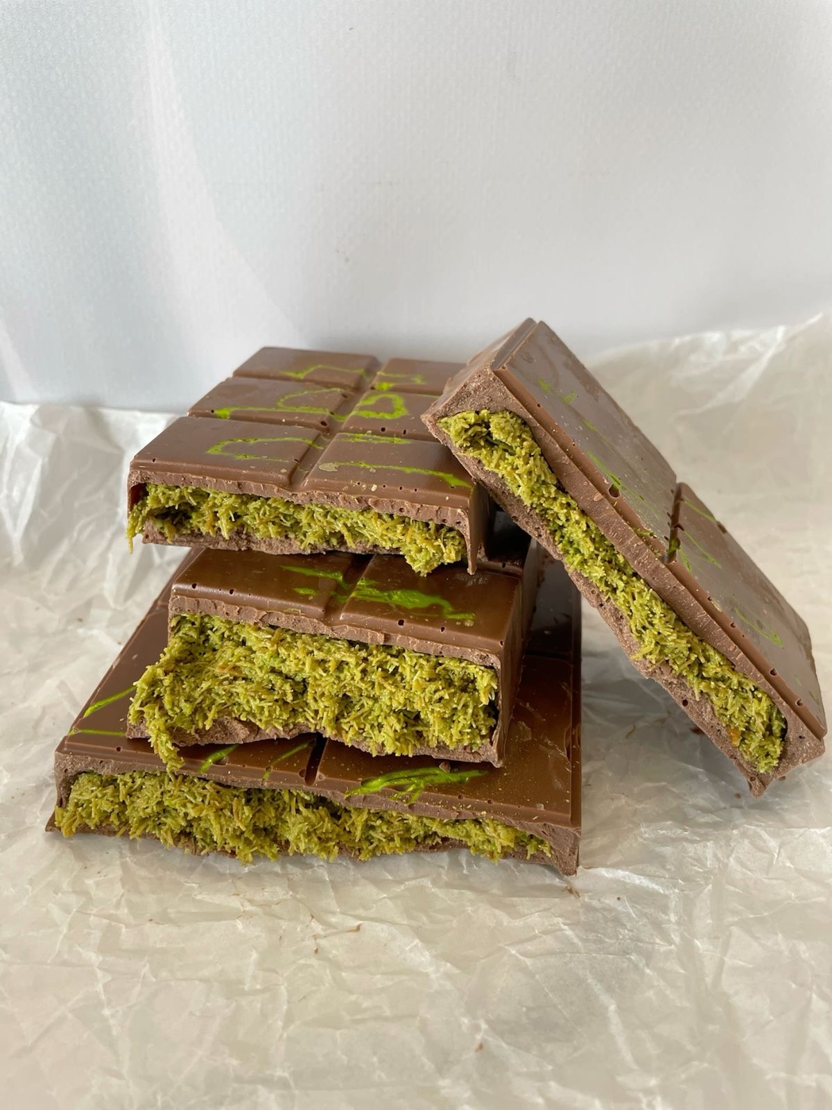Культ фисташки: почему этот вкус заполонил кофейни, магазины и соцсети