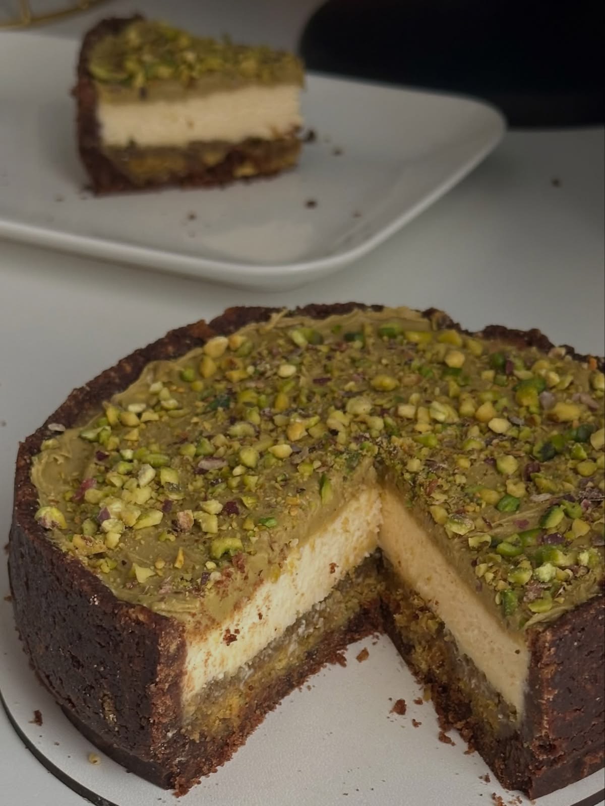 Культ фисташки: почему этот вкус заполонил кофейни, магазины и соцсети